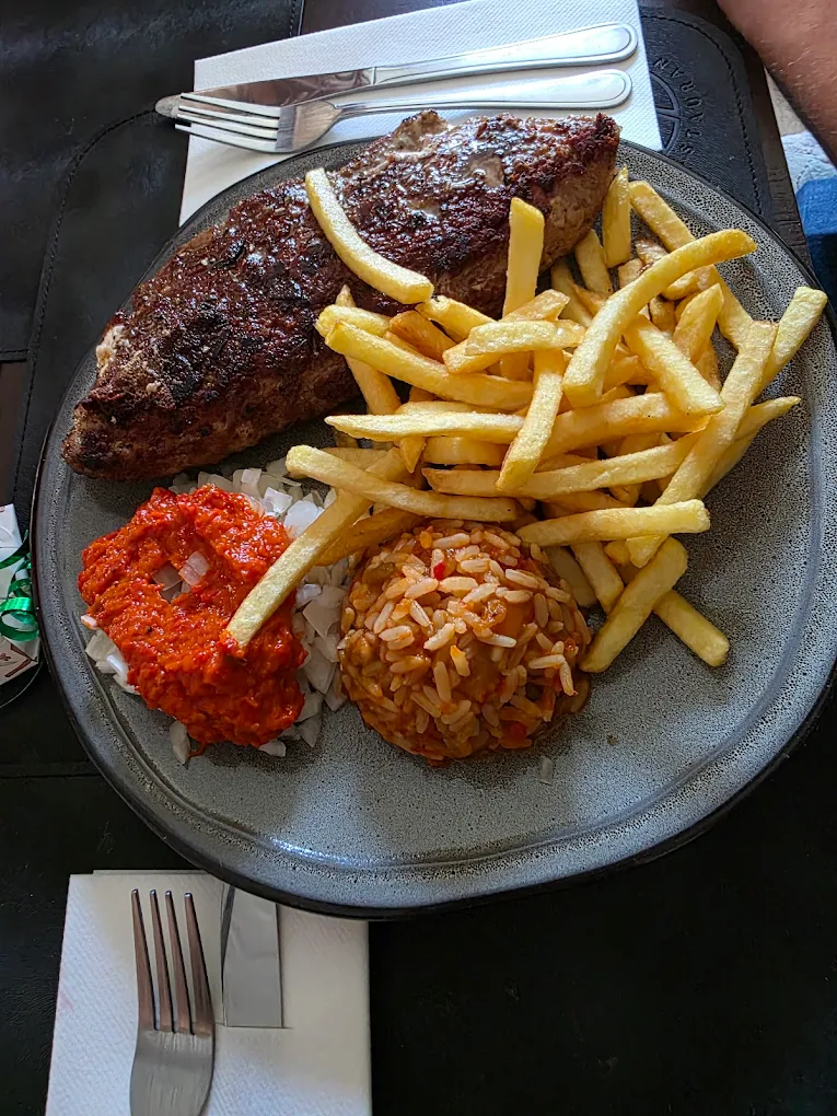 Cevapcici und Pljeskavica - Traditionelle Balkan Spezialitäten